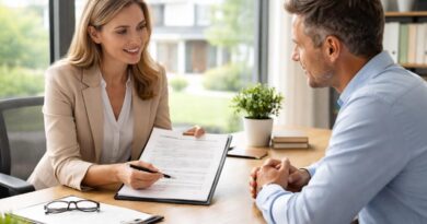 découvrez comment rédiger un avenant lors de la vente d'une maison, les éléments clés à inclure et les étapes à suivre pour sécuriser votre transaction immobilière.