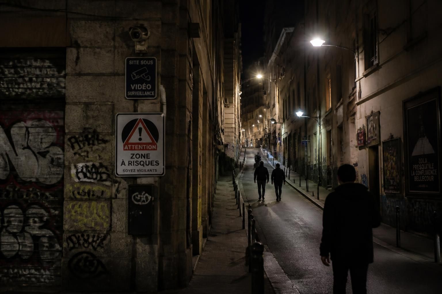 explorez lyon en toute sécurité avec notre guide des quartiers dangereux. découvrez les conseils essentiels pour vous déplacer sereinement et profiter pleinement de la ville.