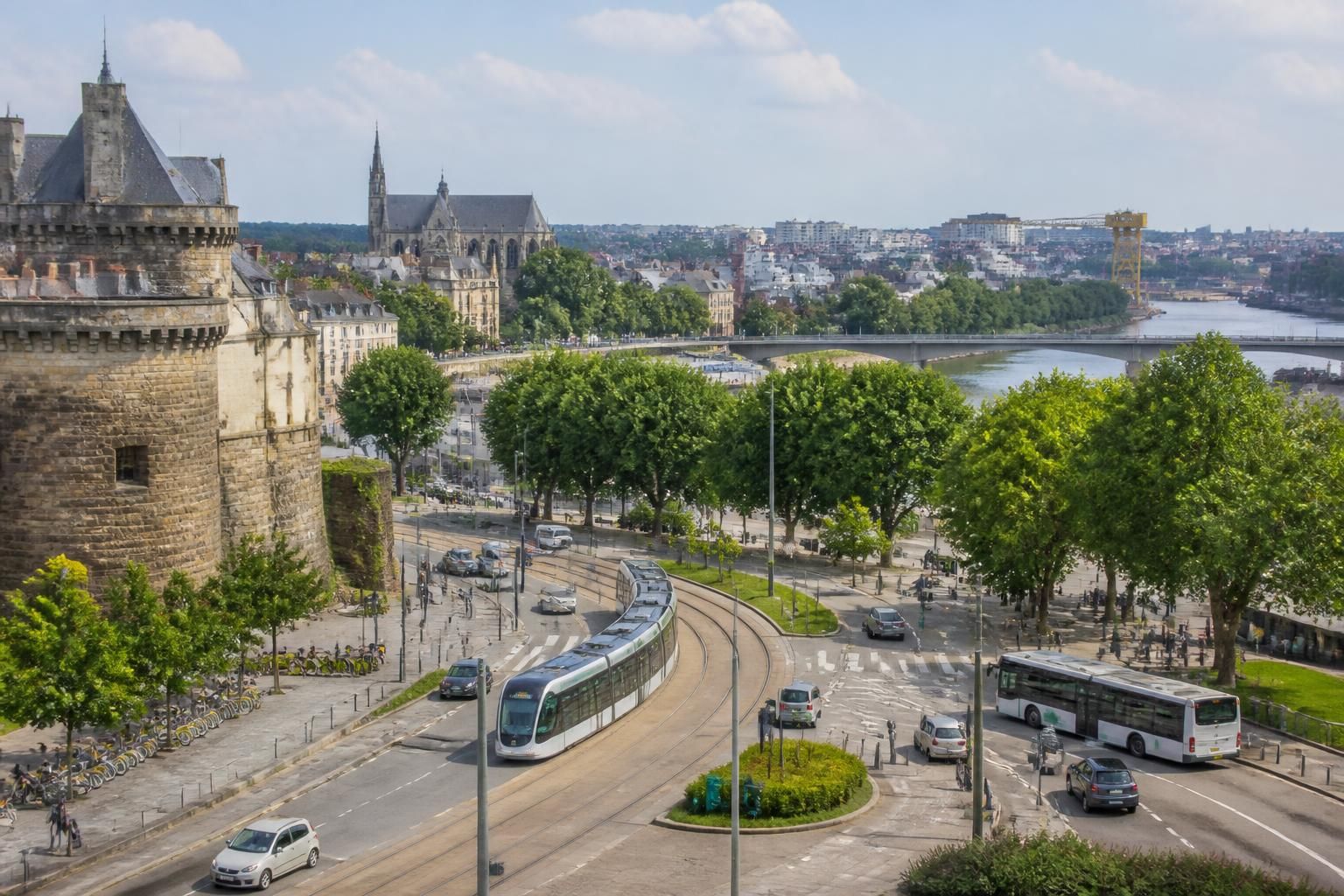 découvrez dans quel département se situe nantes et explorez les moyens pratiques pour vous déplacer facilement dans la ville.