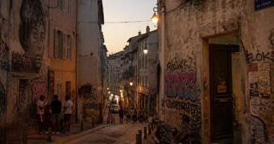 découvrez le quartier le plus étonnant de marseille, ses histoires cachées et ses secrets méconnus qui vous surprendront.