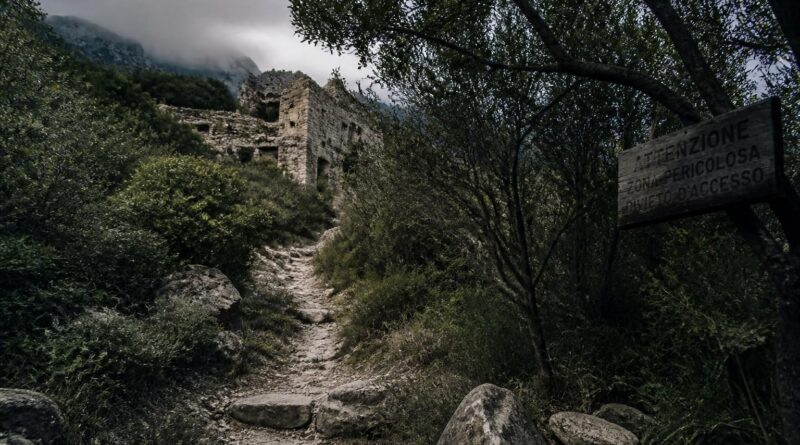 découvrez les secrets bien gardés des lieux à éviter en corse pour profiter pleinement de votre voyage en toute sécurité.