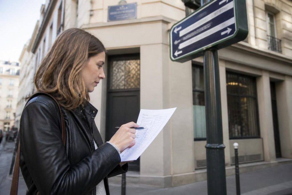 découvrez comment interpréter le libellé de la voie dans une adresse postale pour mieux comprendre et utiliser les informations d'adresse en france.